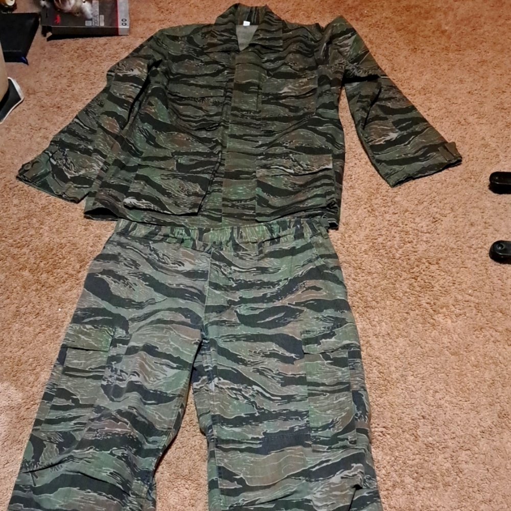 Medium size men's fatigues